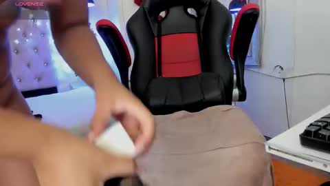 Snapshot of carolinescoth_dl chatting on 21, 12, 2024 Caroline Scoth online show from 21, 12, 2024