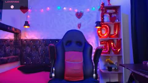 Snapshot of carolinescoth_dl chatting on 12, 3, 2025 Caroline Scoth online show from 12, 3, 2025