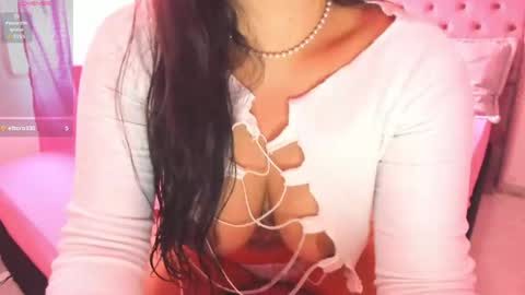 Snapshot of carolinewhite01 chatting on 24, 4, 2026 Caroline online show from 24, 4, 2026