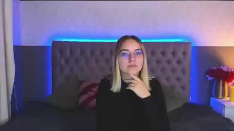 Snapshot of carollflexx chatting on 6, 11, 2025 CarollFlexx online show from 6, 11, 2025