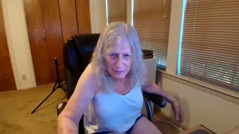 Snapshot of carrie_linn chatting on 27, 6, 2026 carrie_linn online show from 27, 6, 2026