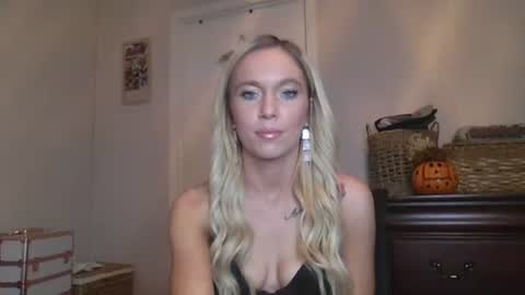 Snapshot of caseygirl6879 chatting on 26, 10, 2025 Casey Lakes online show from 26, 10, 2025