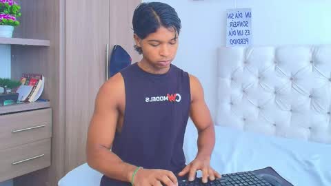 Snapshot of cassian_gold chatting on 25, 5, 2026 CASSIAN GOLD online show from 25, 5, 2026