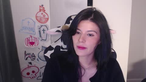 cassiealvarez online show from 17, 10, 2025