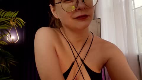 Snapshot of cassiecool chatting on 12, 11, 2025 assie online show from 12, 11, 2025