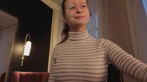 Snapshot of cassiecool chatting on 4, 12, 2025 assie online show from 4, 12, 2025
