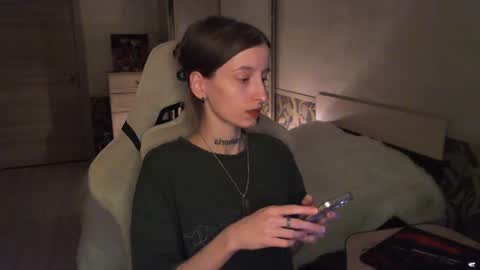 Snapshot of cath_dysphoria_ chatting on 7, 7, 2026 CATH online show from 7, 7, 2026