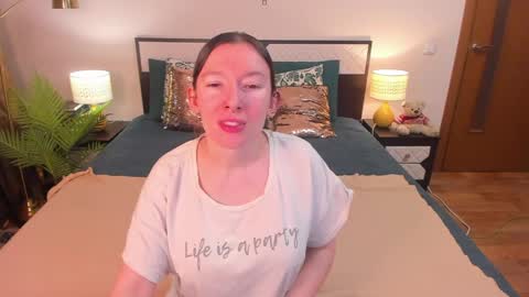 Snapshot of catherinewalls chatting on 18, 4, 2026 Catrin online show from 18, 4, 2026