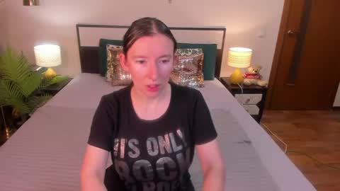 Snapshot of catherinewalls chatting on 5, 7, 2026 Catrin online show from 5, 7, 2026