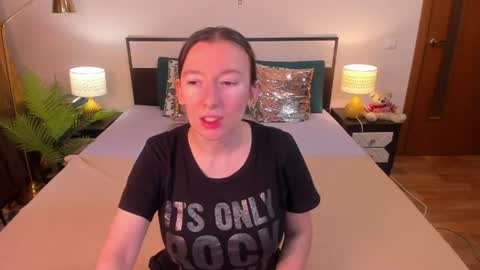 Snapshot of catherinewalls chatting on 8, 7, 2026 Catrin online show from 8, 7, 2026