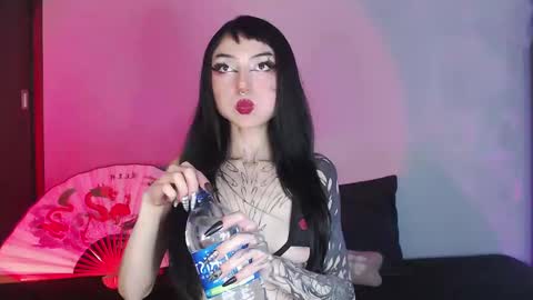 Cati help me reach my goal of 100 thumbs up again 3 online show from 22, 12, 2024