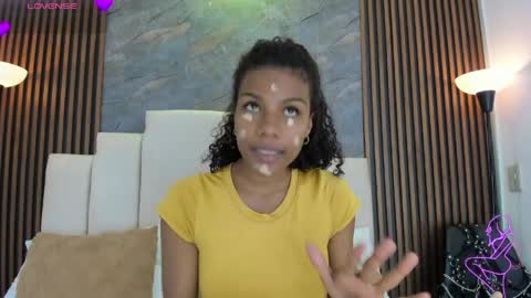 Snapshot of catiusca_reyes_03 chatting on 7, 4, 2026 catiusca_reyes_03 online show from 7, 4, 2026