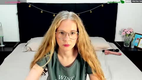Snapshot of catmintlush chatting on 3, 5, 2026 CatmintLush online show from 3, 5, 2026