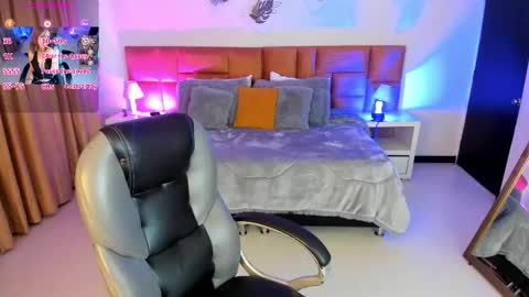 catti_brie_ online show from 29, 10, 2025