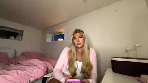 ccdollx online show from 15, 7, 2026