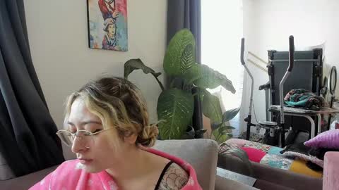 Snapshot of ccuteass chatting on 5, 12, 2024 ccuteass online show from 5, 12, 2024