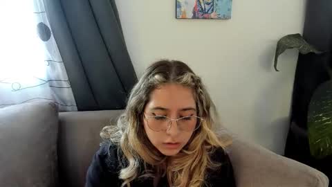 Snapshot of ccuteass chatting on 12, 12, 2024 ccuteass online show from 12, 12, 2024