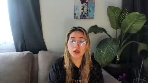 Snapshot of ccuteass chatting on 9, 1, 2025 ccuteass online show from 9, 1, 2025