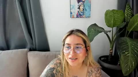 Snapshot of ccuteass chatting on 14, 1, 2025 ccuteass online show from 14, 1, 2025