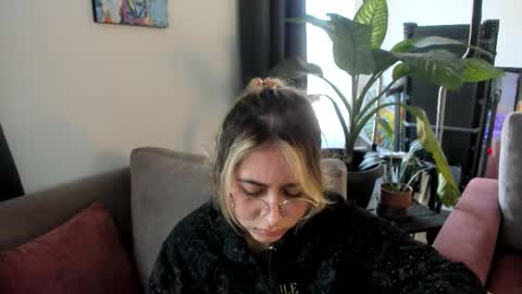 Snapshot of ccuteass chatting on 20, 1, 2025 ccuteass online show from 20, 1, 2025