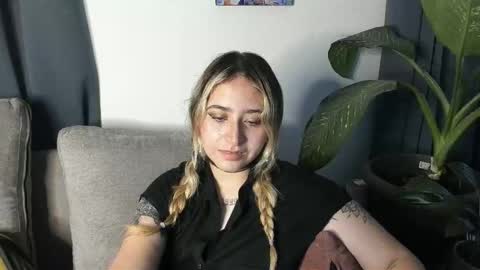 Snapshot of ccuteass chatting on 13, 2, 2025 ccuteass online show from 13, 2, 2025