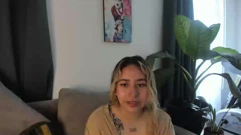 Snapshot of ccuteass chatting on 14, 2, 2025 ccuteass online show from 14, 2, 2025