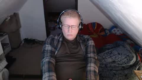 Snapshot of cebas chatting on 4, 3, 2025 cebas online show from 4, 3, 2025