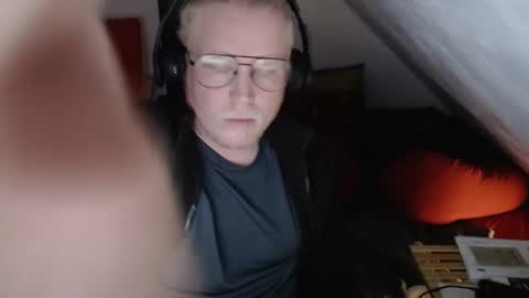 Snapshot of cebas chatting on 6, 11, 2025 cebas online show from 6, 11, 2025