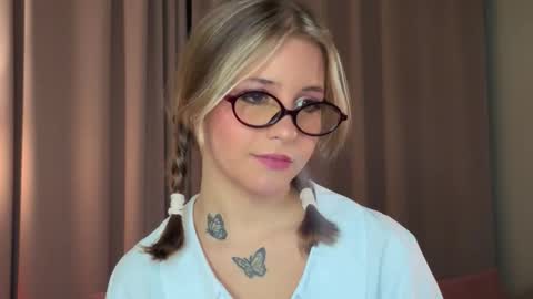 Snapshot of ceceliapidcock chatting on 27, 3, 2026 Lina online show from 27, 3, 2026