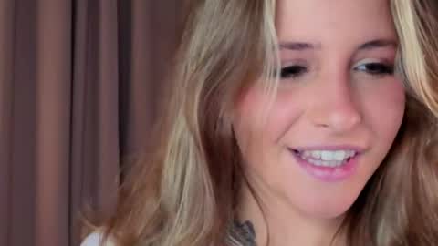 Snapshot of ceceliapidcock chatting on 15, 4, 2026 Lina online show from 15, 4, 2026