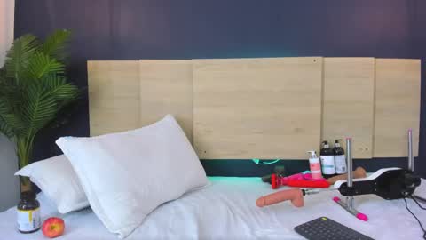 celeste_smmith_ online show from 13, 2, 2025