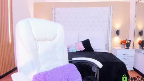 Snapshot of celeste_wayne chatting on 6, 11, 2025 Celeste Wayne online show from 6, 11, 2025