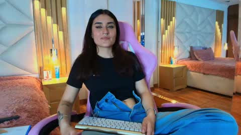 Snapshot of celine_visconti chatting on 30, 4, 2026 online show from 30, 4, 2026