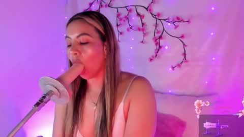 Hello guys my name is Sofi and Lizzie and  Vanessa online show from 17, 10, 2025