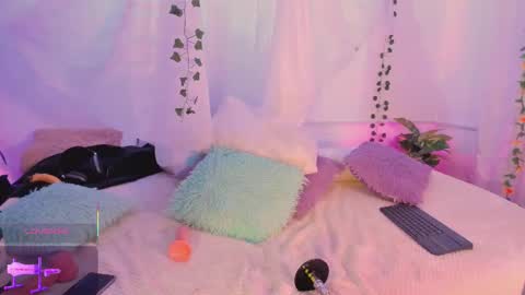 Hello guys my name is Sofi and Lizzie and  Vanessa online show from 19, 12, 2025