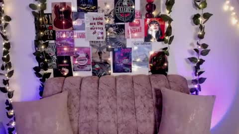Snapshot of chaarlotte_1 chatting on 22, 4, 2026 charlotte online show from 22, 4, 2026