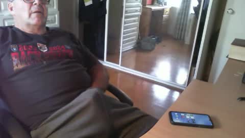 Snapshot of chalkstall chatting on 1, 4, 2026 Chalky online show from 1, 4, 2026