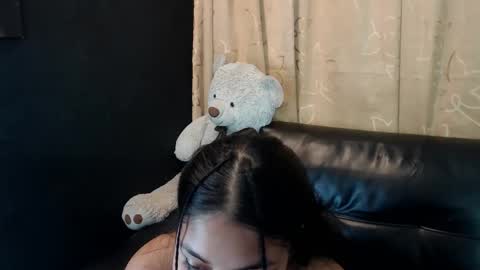 Snapshot of channel_mills chatting on 10, 4, 2026 C H A N N E L online show from 10, 4, 2026