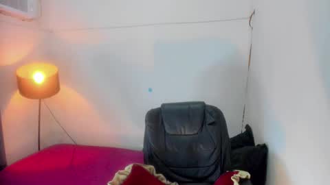 Snapshot of chantal_fuck chatting on 18, 5, 2026 chantal_fuck online show from 18, 5, 2026