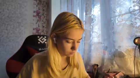 Snapshot of charleneschonert chatting on 29, 10, 2025 Nancy online show from 29, 10, 2025