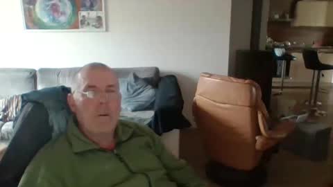 Snapshot of charles6064 chatting on 18, 2, 2025 charles6064 online show from 18, 2, 2025