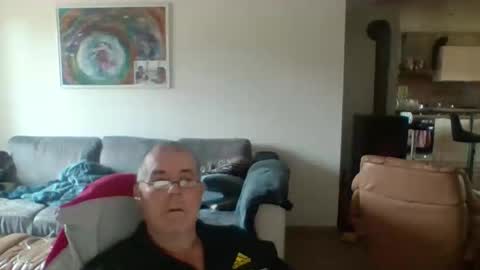 Snapshot of charles6064 chatting on 28, 10, 2025 charles6064 online show from 28, 10, 2025