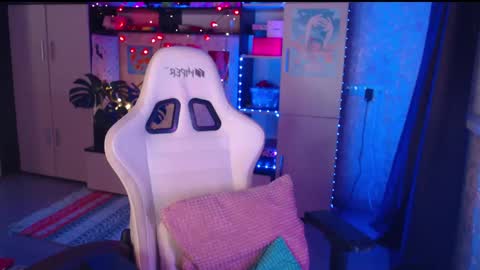 Snapshot of charlie_wtf chatting on 16, 2, 2025 charlie online show from 16, 2, 2025