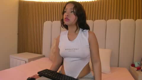 Snapshot of charlotaura chatting on 1, 6, 2026 charlotaura online show from 1, 6, 2026