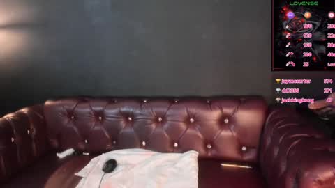 Snapshot of charlotte_brown_1 chatting on 16, 12, 2024 CHARLOTTE BROWN online show from 16, 12, 2024