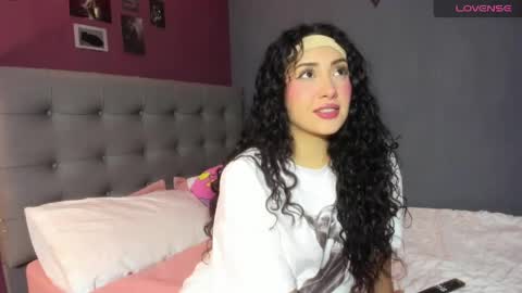 Snapshot of charlotte_jamees chatting on 1, 6, 2026 Charlotte james online show from 1, 6, 2026