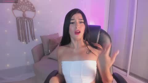 Snapshot of charlotte_marcela chatting on 27, 4, 2026 carlot online show from 27, 4, 2026