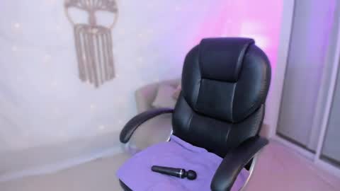 Snapshot of charlotte_marcela chatting on 31, 5, 2026 carlot online show from 31, 5, 2026