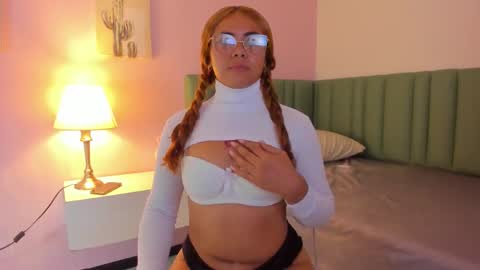 Snapshot of charlotte_rea chatting on 12, 10, 2025 Charlotte online show from 12, 10, 2025