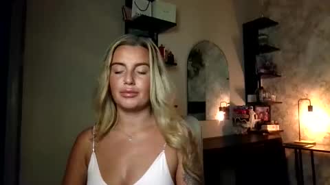 Snapshot of charlottemilfukx chatting on 25, 5, 2026 Charlotte online show from 25, 5, 2026